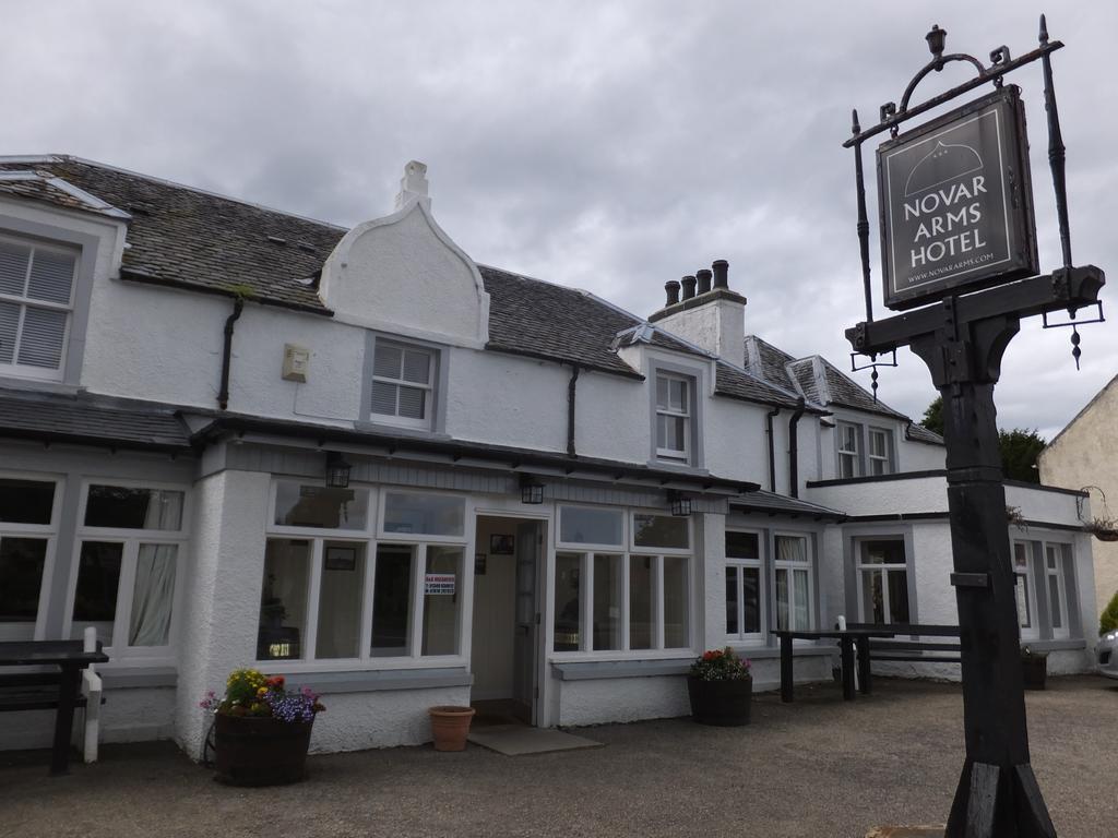 Novar Arms Hotel Evanton Buitenkant foto