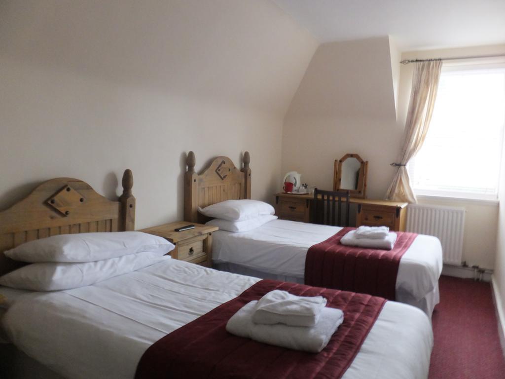 Novar Arms Hotel Evanton Buitenkant foto