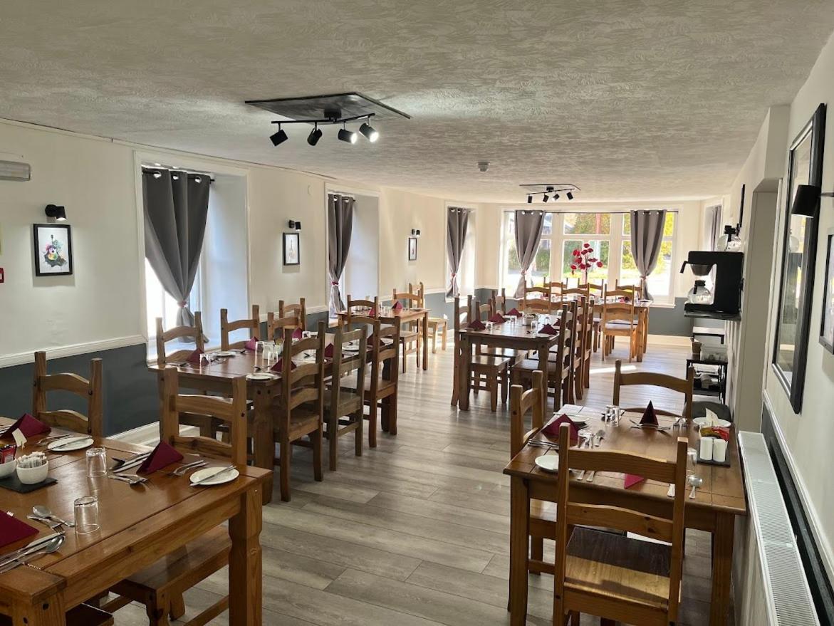 Novar Arms Hotel Evanton Buitenkant foto