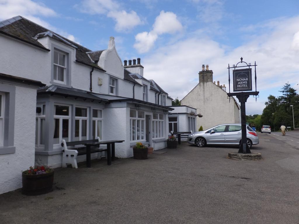 Novar Arms Hotel Evanton Buitenkant foto