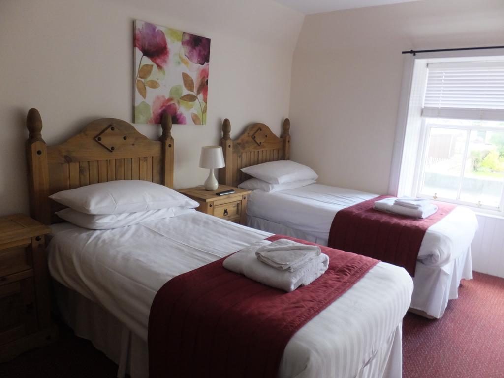 Novar Arms Hotel Evanton Buitenkant foto